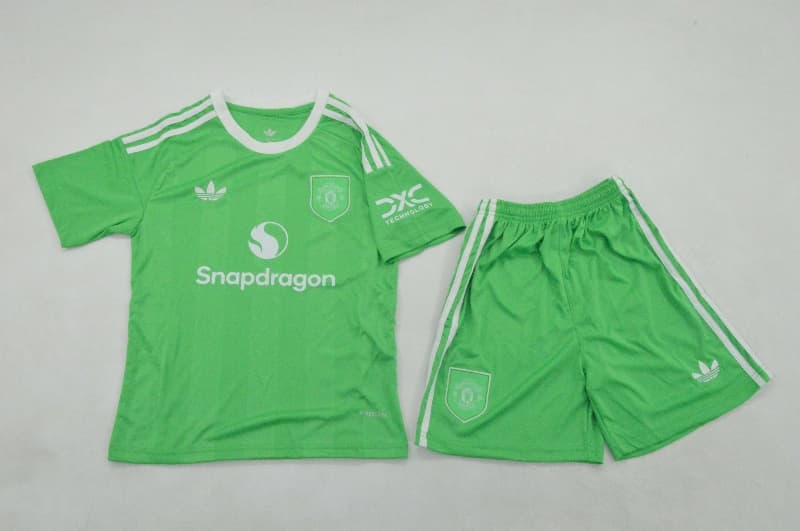 Manchester United 25/26 Kids Goalkeeper Green Soccer Jersey And Shorts