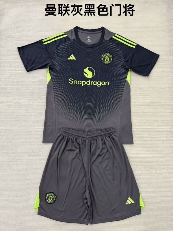Manchester United 25/26 Kids Goalkeeper Grey Soccer Jersey And Shorts