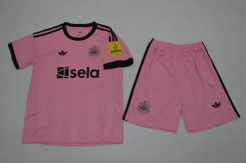 Newcastle United 25/26 Kids Goalkeeper Pink Soccer Jersey And Shorts