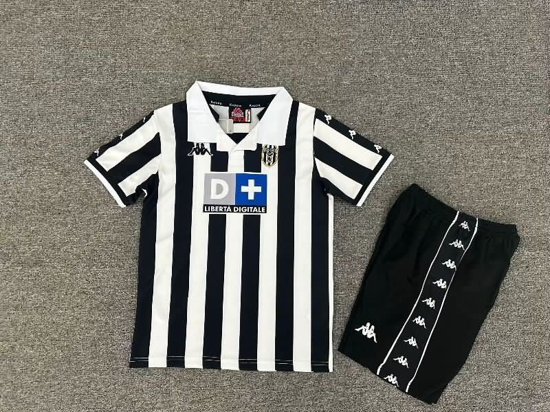 Juventus 1999/00 Kids Home Soccer Jersey And Shorts